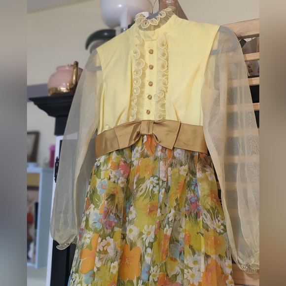 Vintage, floral, long sleeved, maxi dress with ruffle and bow details - Picture 11 of 13